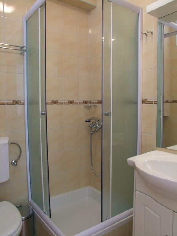 Apartments Lorenco Brela Habitación foto
